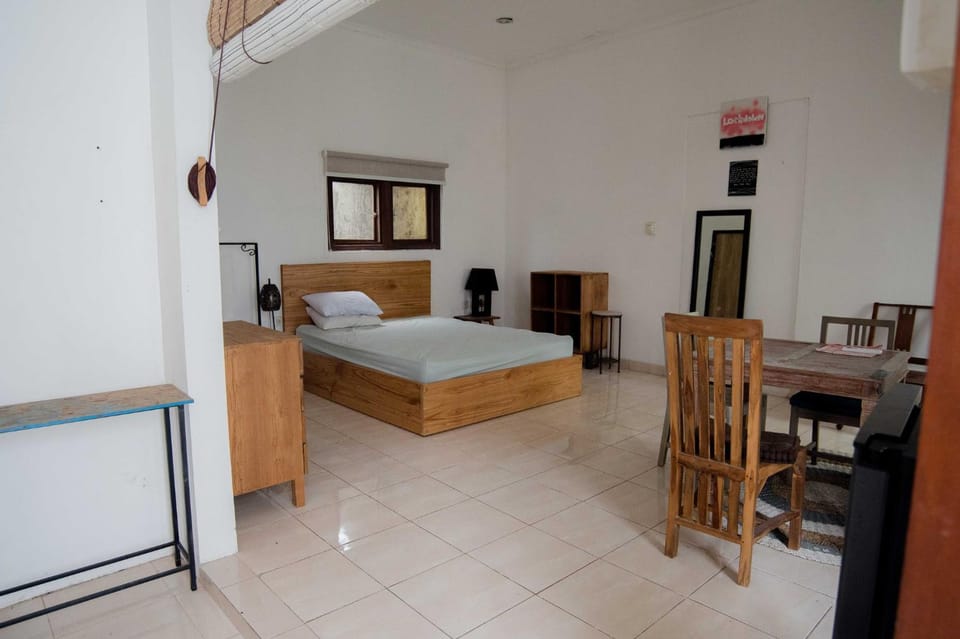 Photo of the whole room, Dining area, air conditioner