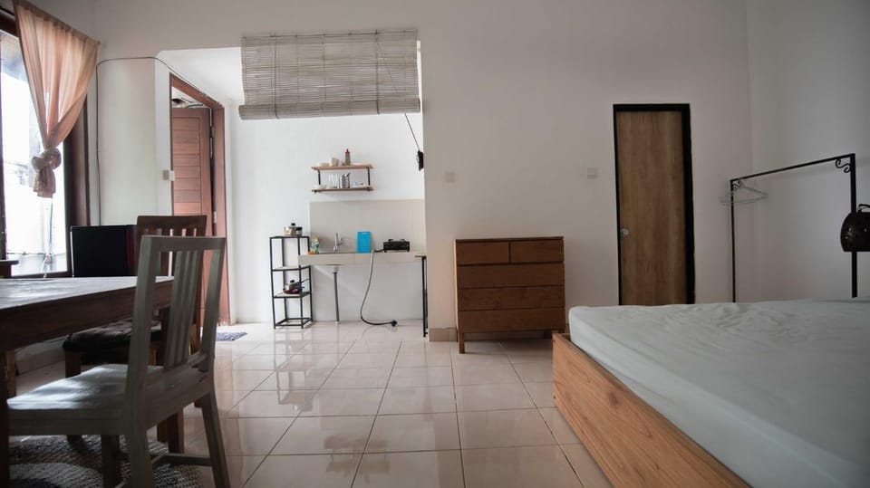 Bed, Living room, Seating area