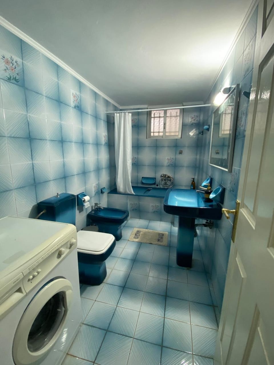 Bathroom, washing machine