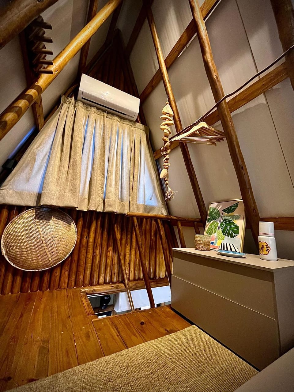 Bed, Photo of the whole room, Bedroom, air conditioner