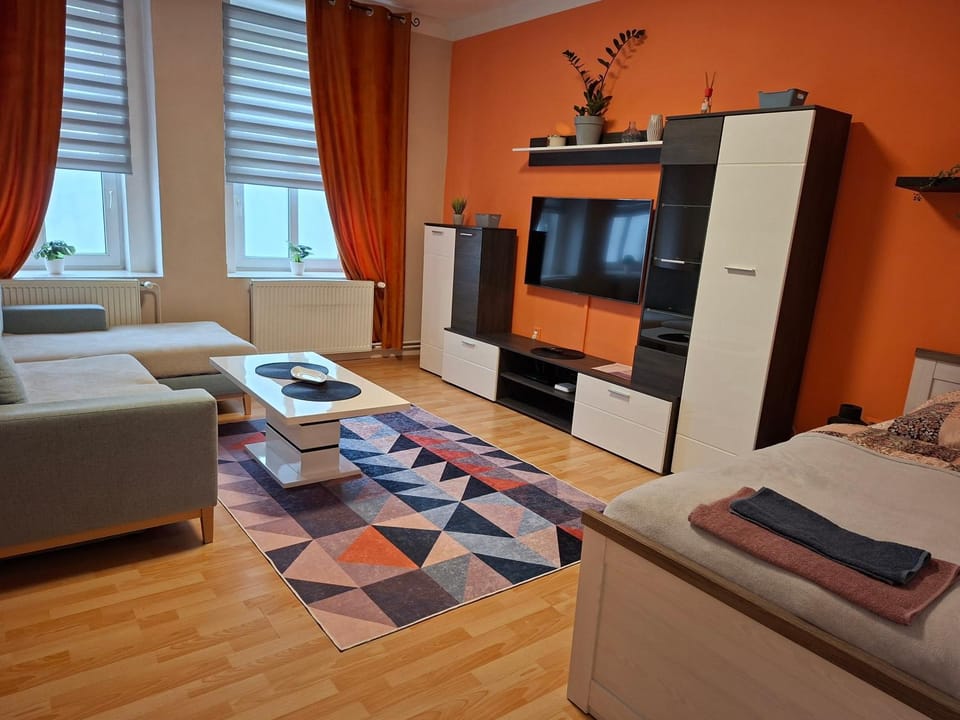 Bed, TV and multimedia, Living room, Seating area