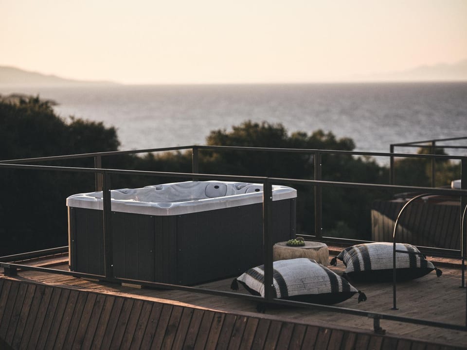 Hot Tub, Photo of the whole room, Sea view