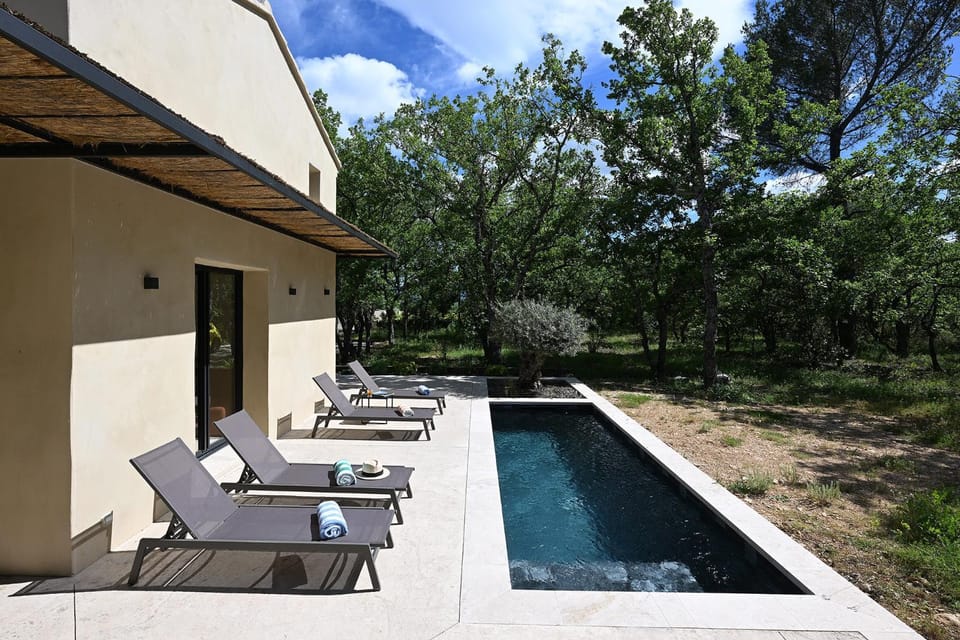 Patio, Day, Garden, Swimming pool