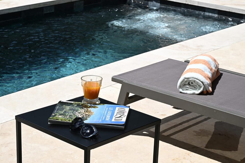 Pool view, towels