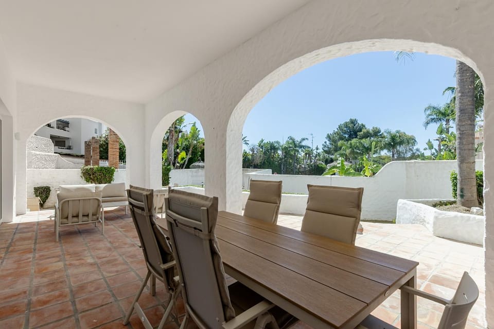Off site, Dining area, pet friendly, pet friendly