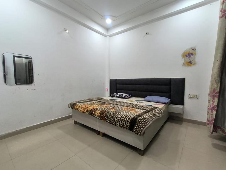 Bed, Living room, Bedroom