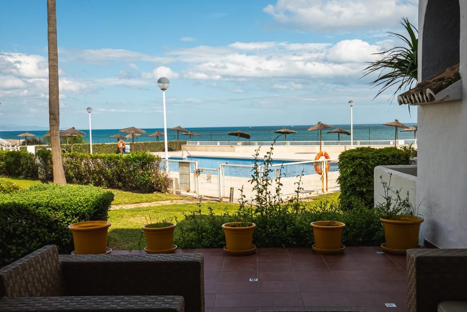 Property building, Nearby landmark, Day, Natural landscape, Garden, Garden view, Pool view, Sea view, Swimming pool