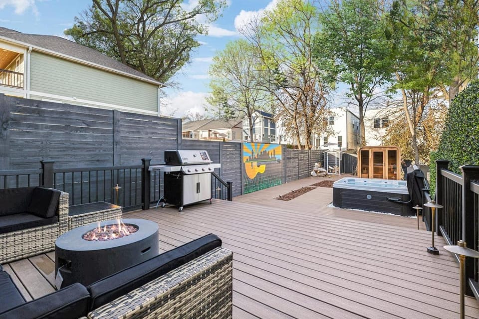 Luxury Spa Retreat Sauna, Hot Tub & Fire Pit House in East Nashville