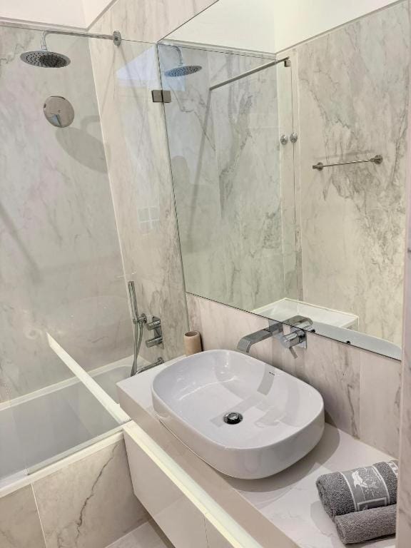 Shower, Bath