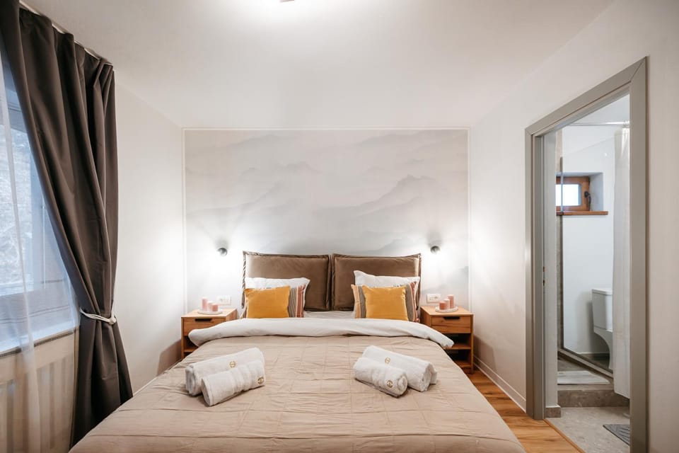 Bed, Photo of the whole room, Bedroom, towels