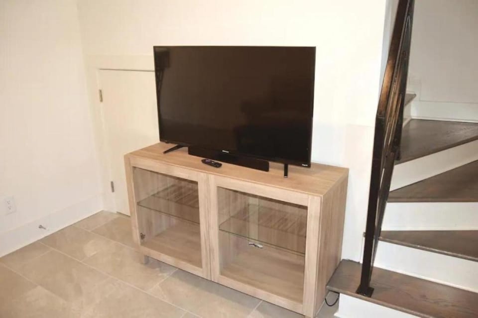 TV and multimedia, Living room, Evening entertainment