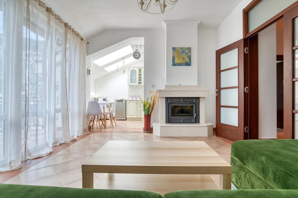 TV and multimedia, Living room, Dining area