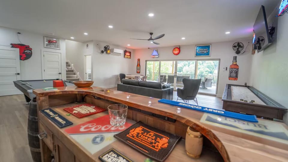 Beaver Lake Retreat with Hot Tub & Game Room House in Beaver Lake