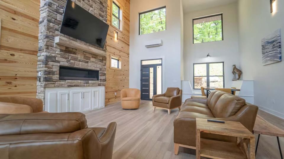 Beaver Lake Retreat with Hot Tub & Game Room House in Beaver Lake