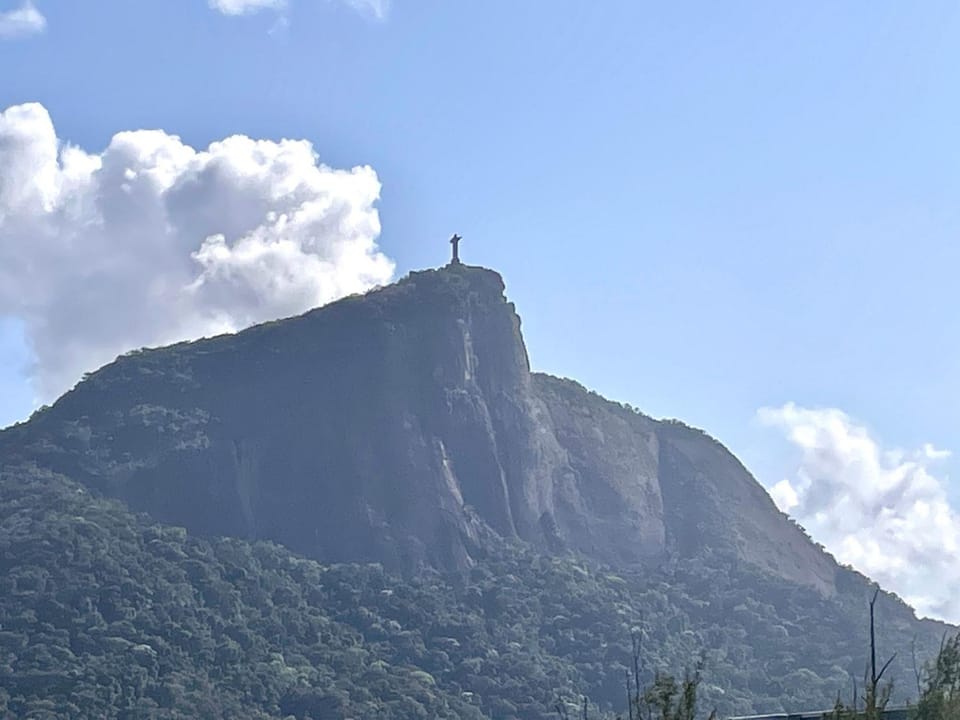Leblon Studio - View of the Christ, pool and gym. Apartment in Rio de Janeiro