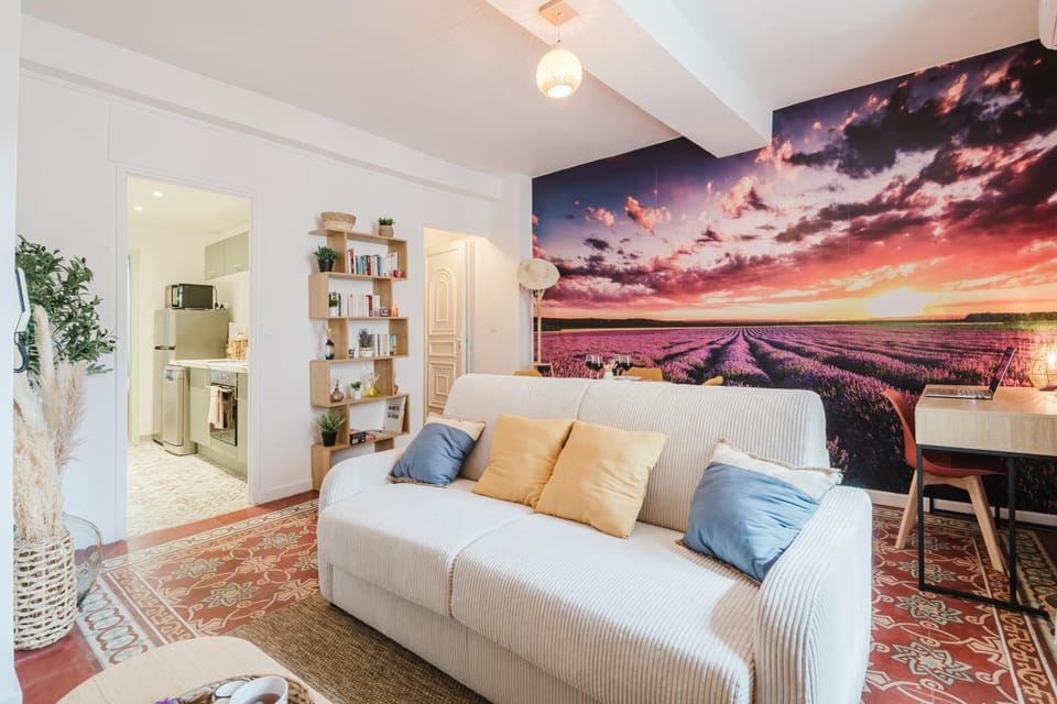 Bed, Living room, Decorative detail, Seating area, Dining area, furniture, heating, heating, internet, washing machine, air conditioner, air conditioner