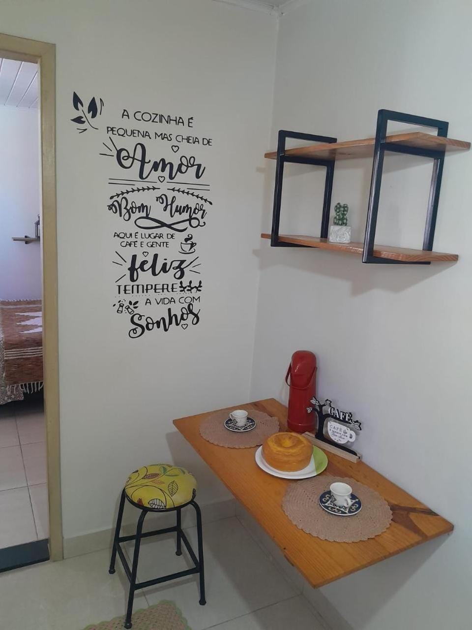Coffee/tea facilities, Dining area