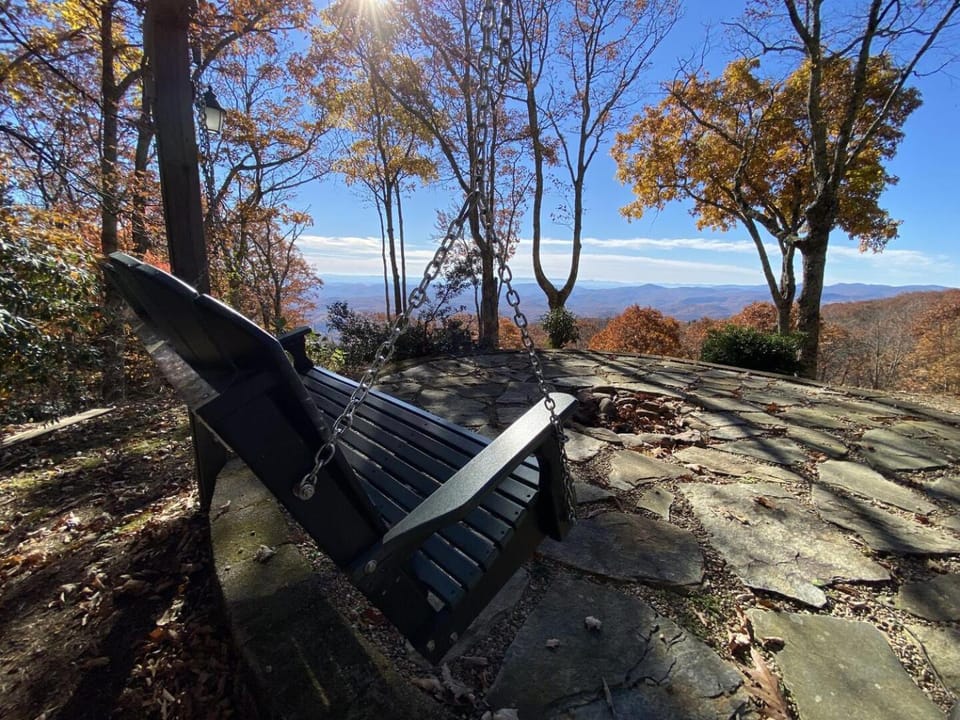 Cardinals View Lodge House in Caldwell
