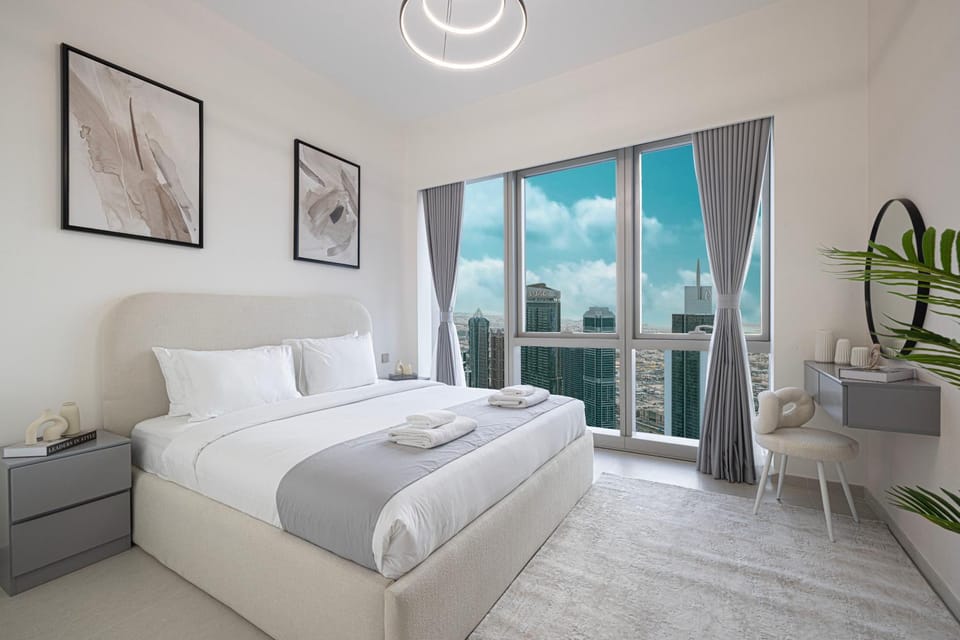 Great View from 63th Floor! Amazing Pool with Burj View! Grande Signature! Apartment in Dubai