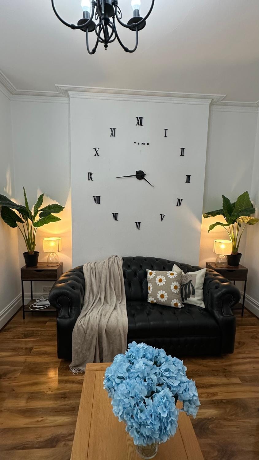 Spacious Double Bedrooms for Family, Friends and Work-Bournemouth Stay House in Bournemouth