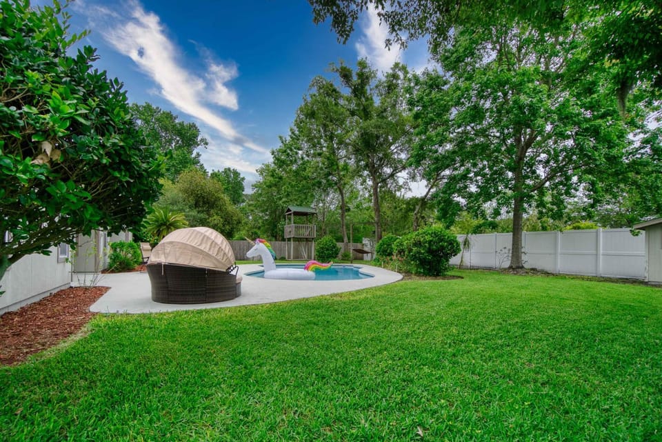 Garden, Pool view