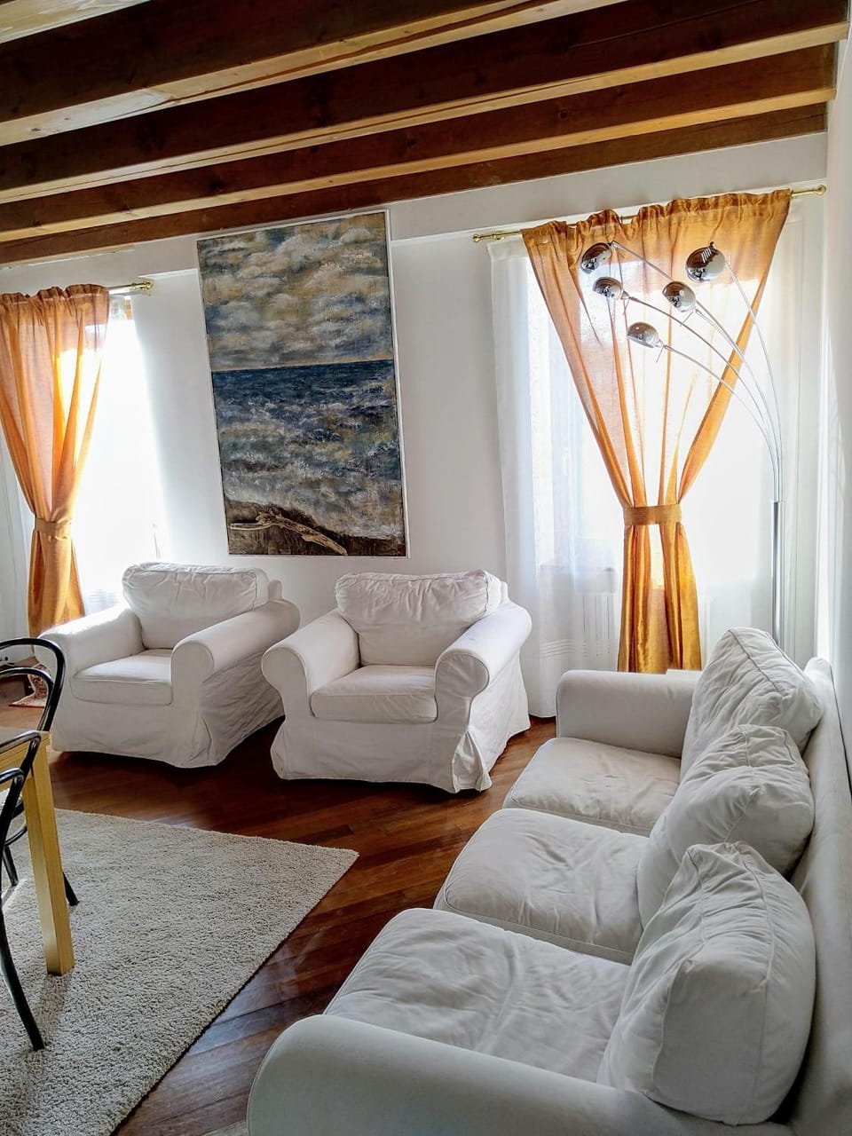 Living room, Seating area