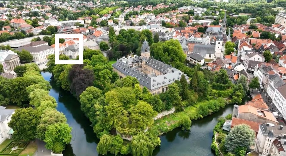 Property building, Nearby landmark, Neighbourhood, Natural landscape, Bird's eye view, City view, Location