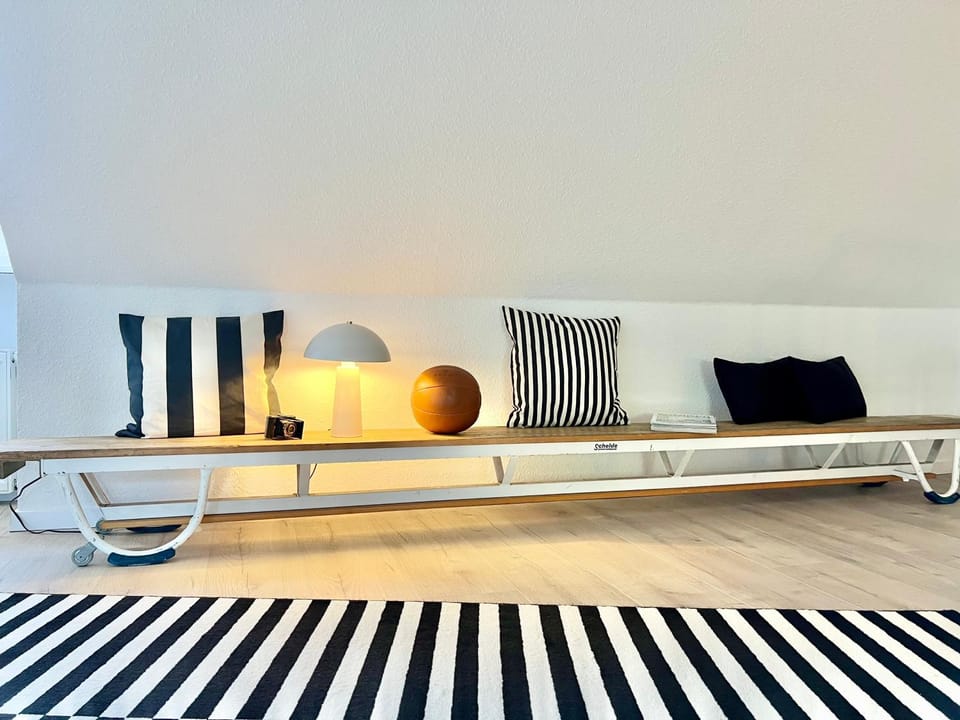 Bed, Photo of the whole room, Decorative detail, Bedroom