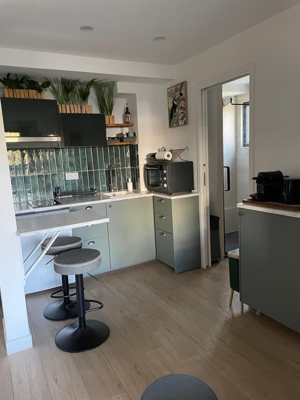 Kitchen or kitchenette, oven, stove