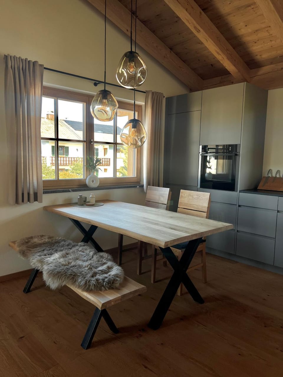 Seating area, Dining area