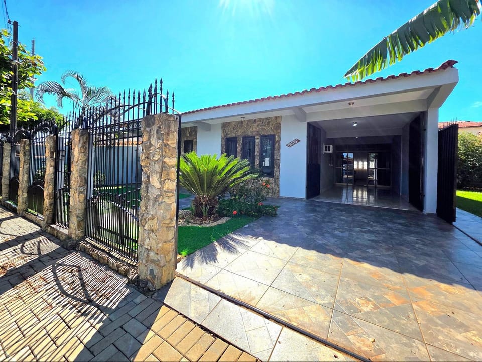 Casa Quintal Amplo prox Cataratas 4 quartos House in Foz do Iguaçu