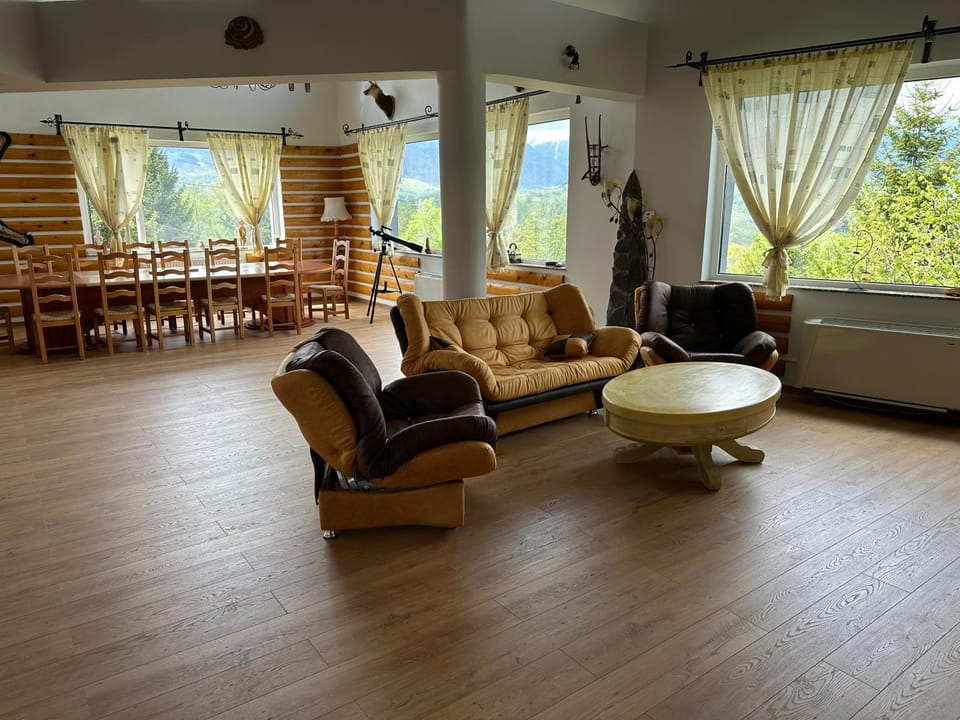 Pensiunea In deal La Lupi Villa in Brașov County