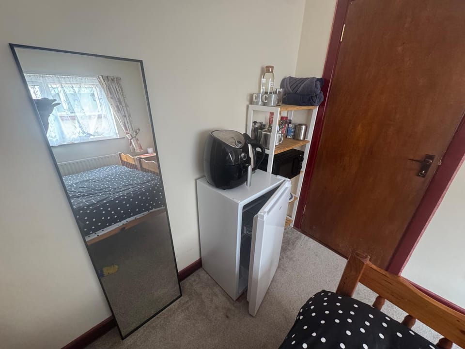 Kitchen or kitchenette, Bedroom, oven