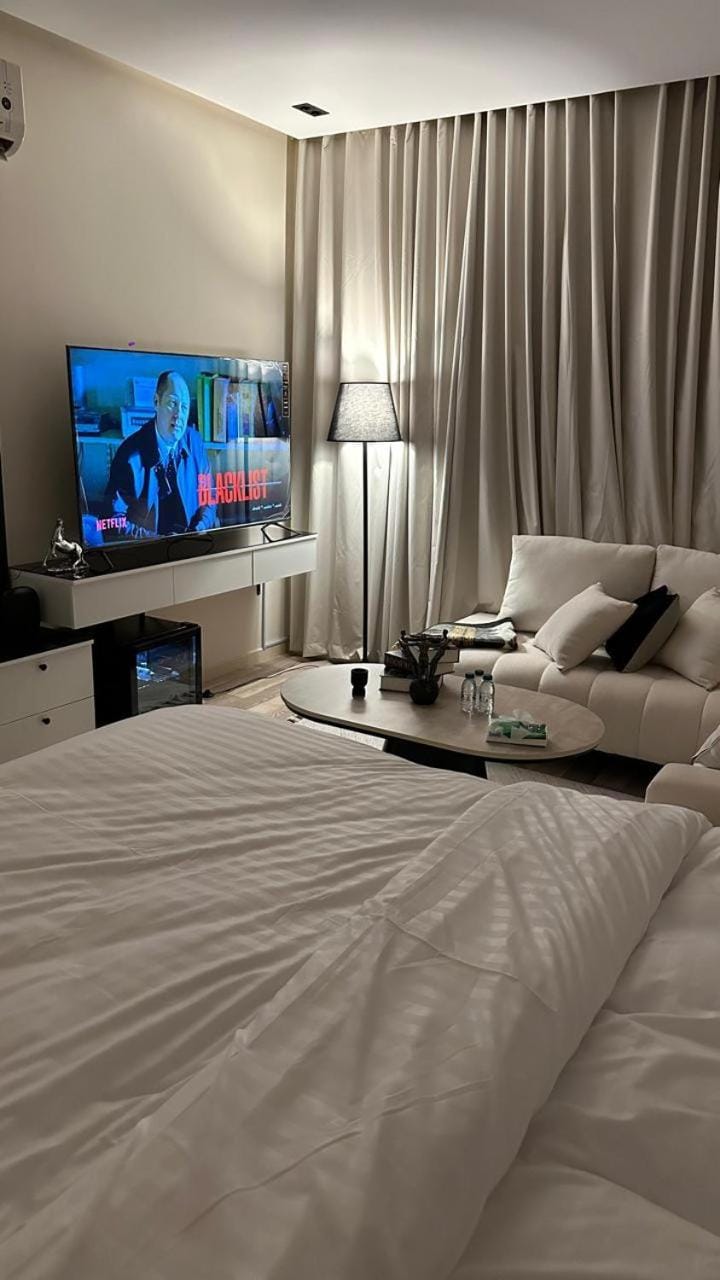 Communal lounge/ TV room, Bed, TV and multimedia, Photo of the whole room, Bedroom