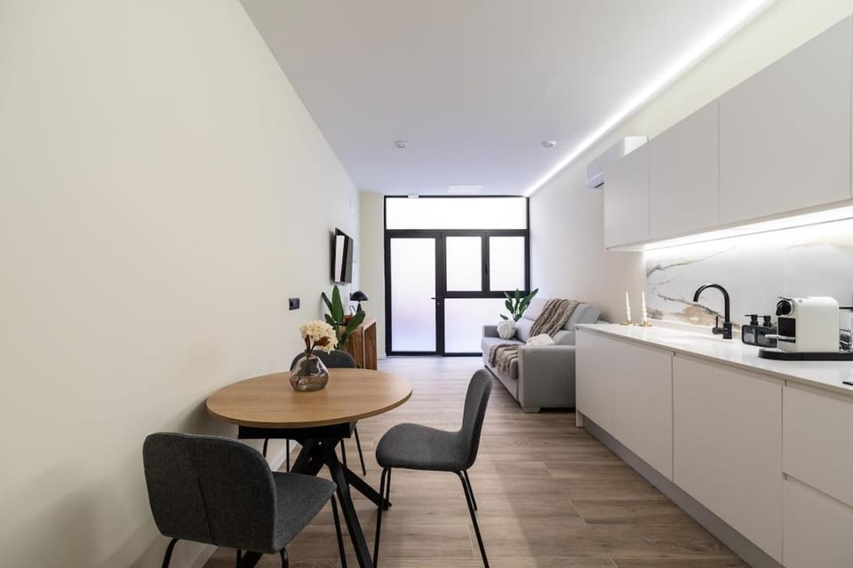 Tao Suite 1 next to the Aquarium Apartment in Valencia