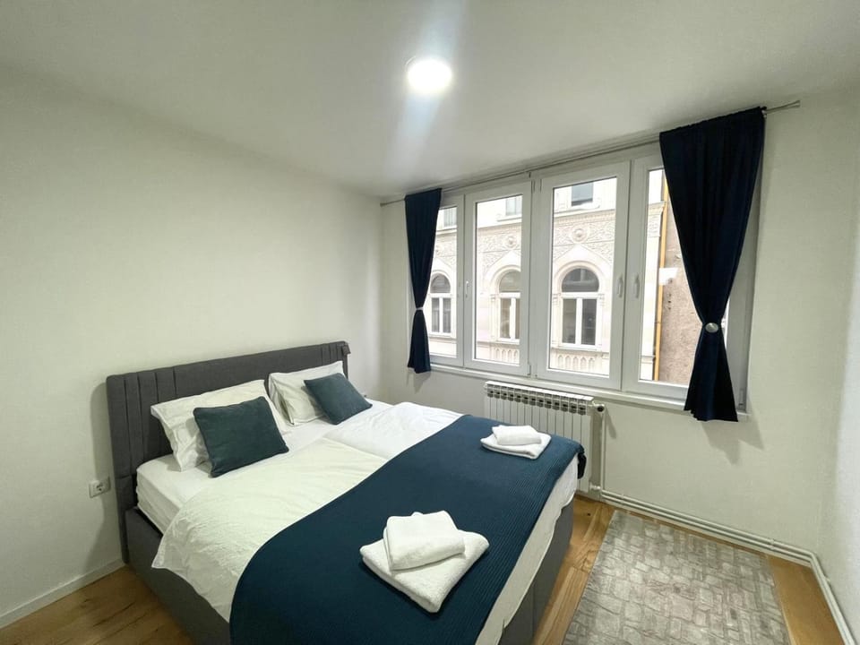 Bed, Photo of the whole room, Bedroom, towels