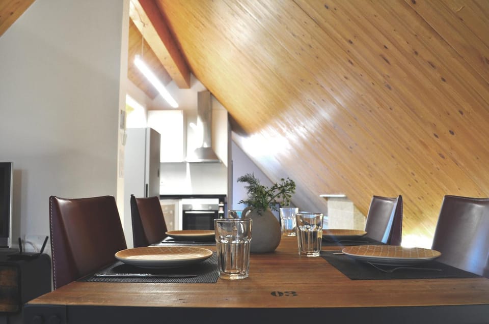 Communal lounge/ TV room, Kitchen or kitchenette, Dining area, Food