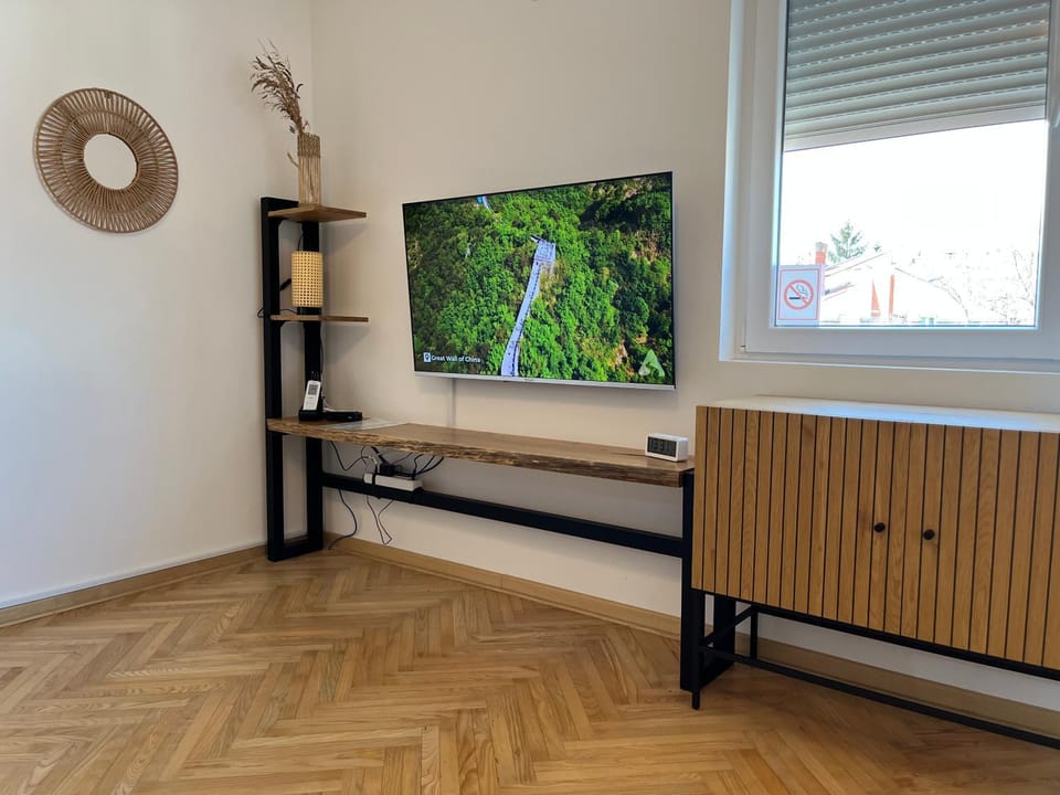 Communal lounge/ TV room, TV and multimedia