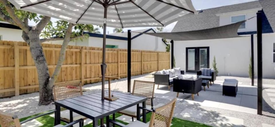 Lytle Palm Studio Apartment in West Palm Beach