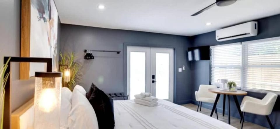 Lytle Palm Studio Apartment in West Palm Beach