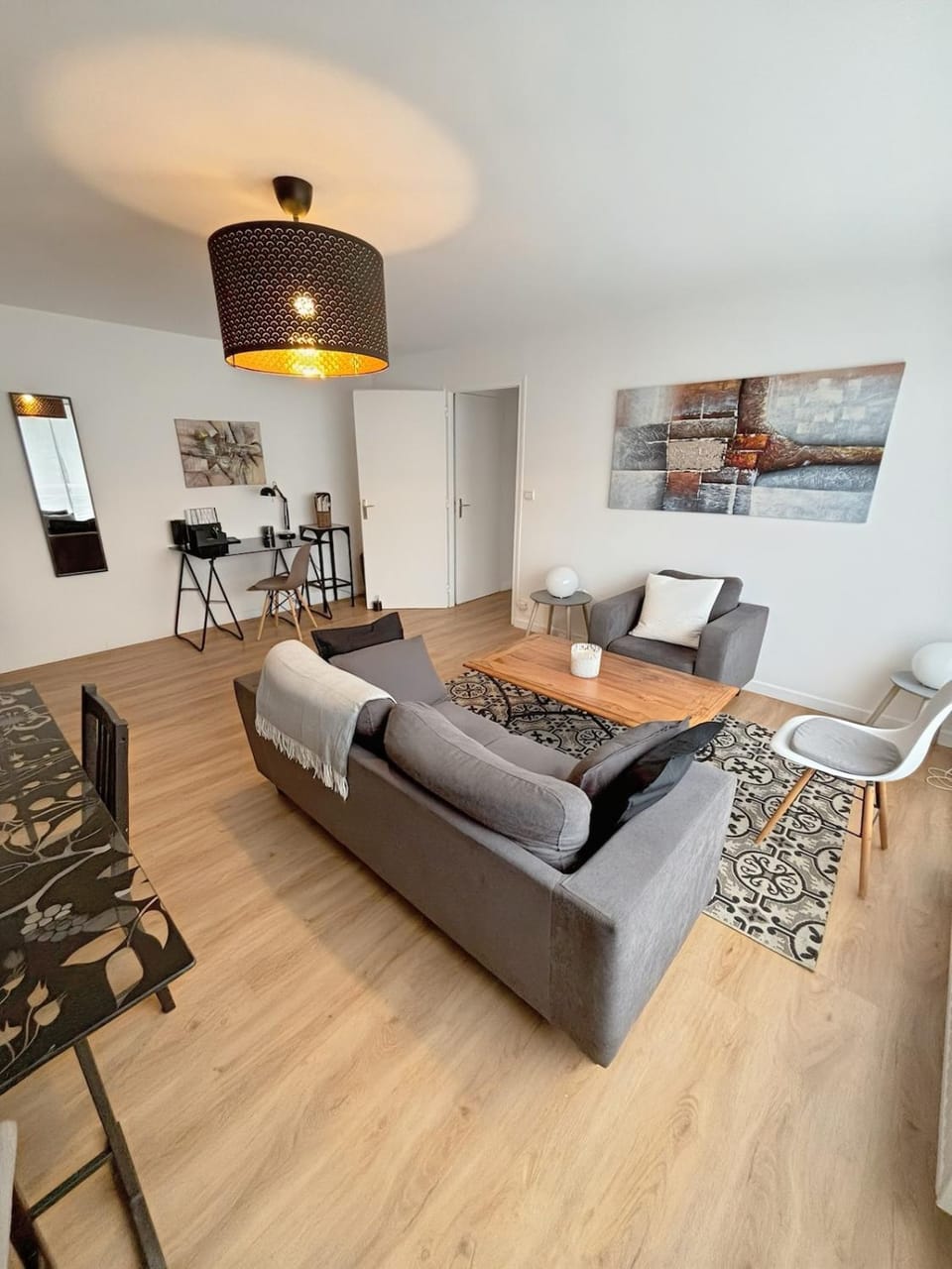 Living room, Seating area