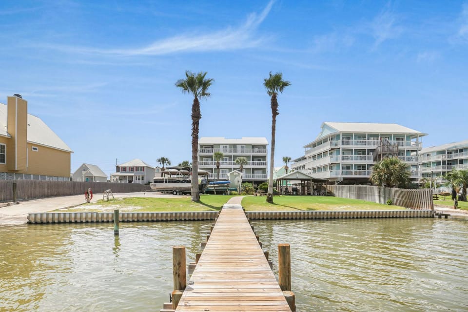 Lagoon Landing 202- Beautifully decorated condo with balcony & pool steps to beach & lagoon House in West Beach