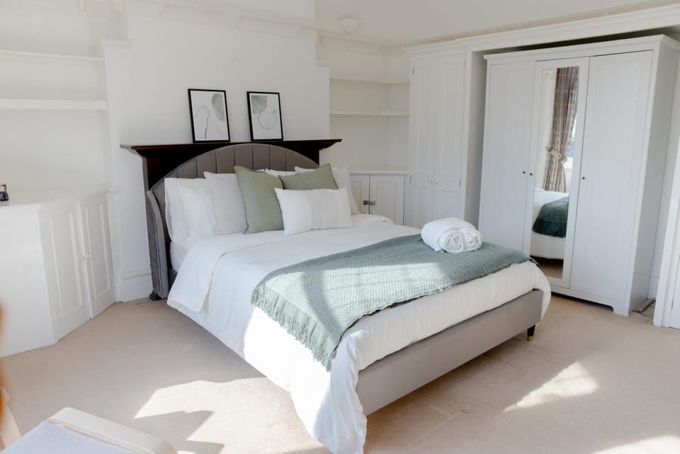 Lovely & Charming London House with Parking House in London Borough of Ealing