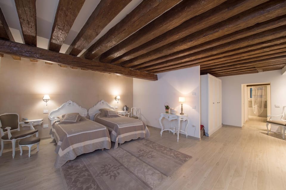Bed, Day, Photo of the whole room, Seating area, Bedroom