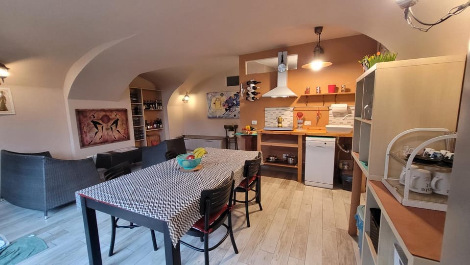 Kitchen or kitchenette, Living room, dishwasher, stove