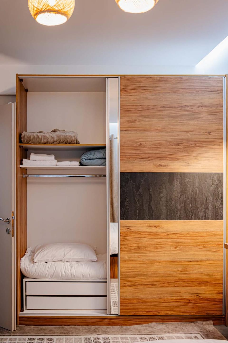 Ellywood Apartment in Thessaloniki