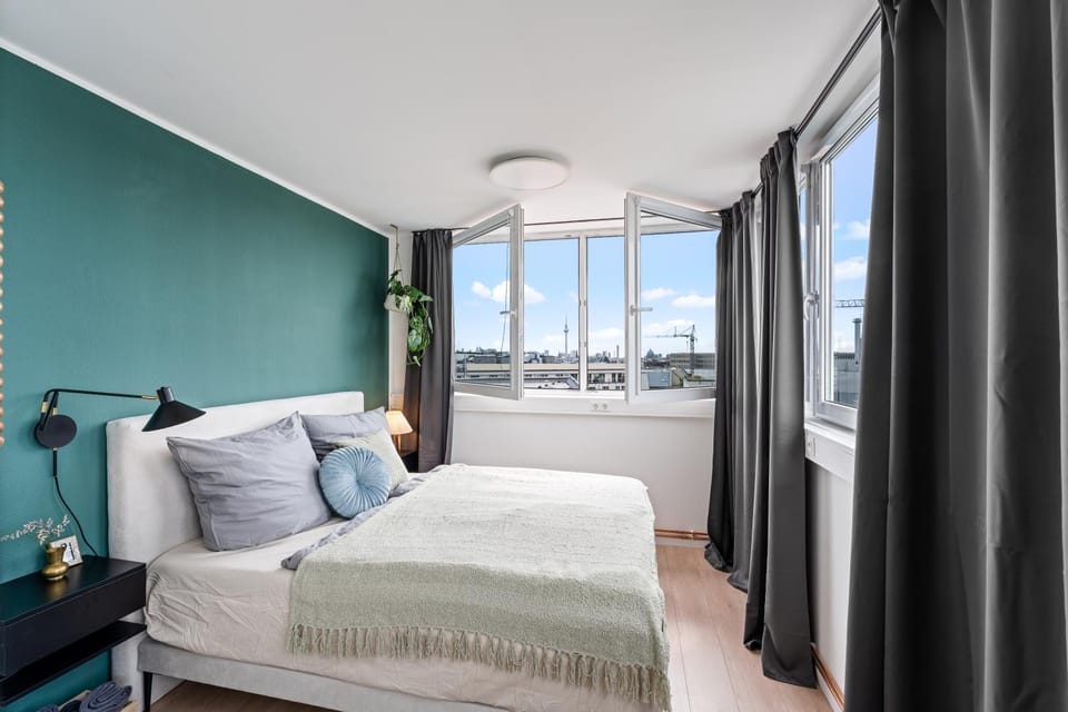 Bed, View (from property/room), View (from property/room), Photo of the whole room, Bedroom, Landmark view