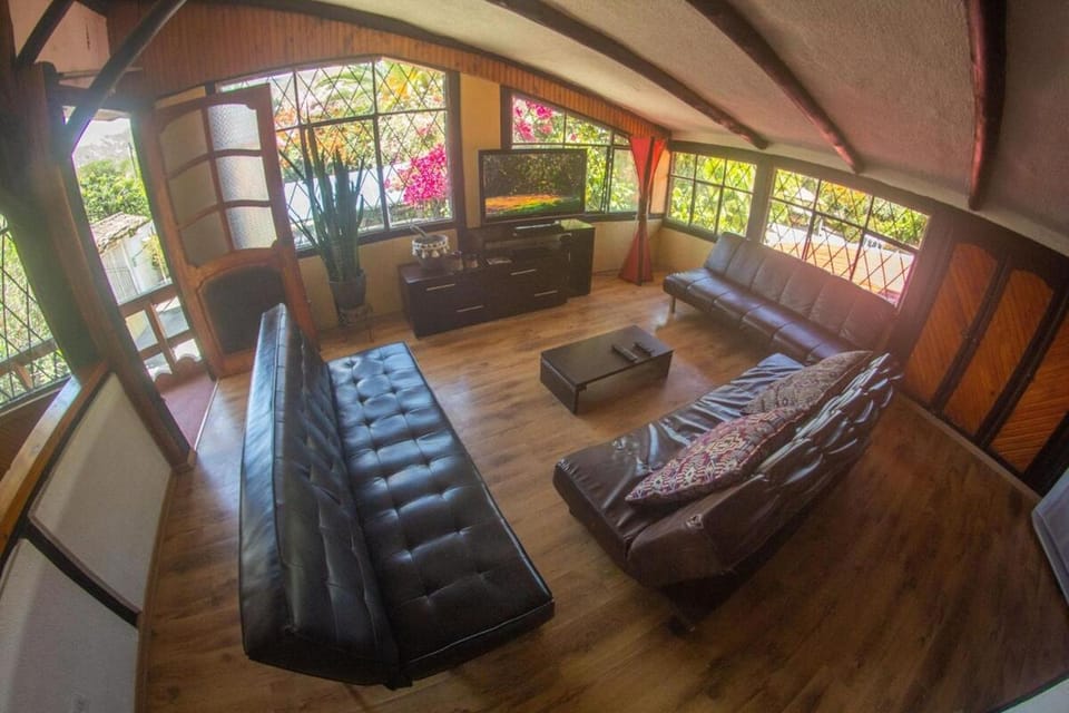Hermosa villa con piscina House in Imbabura Province