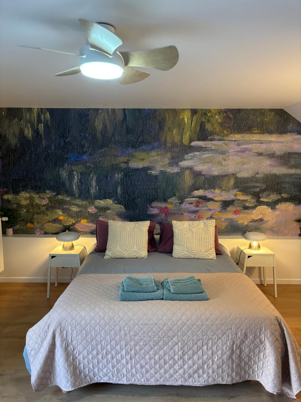Photo of the whole room, Decorative detail, Bedroom