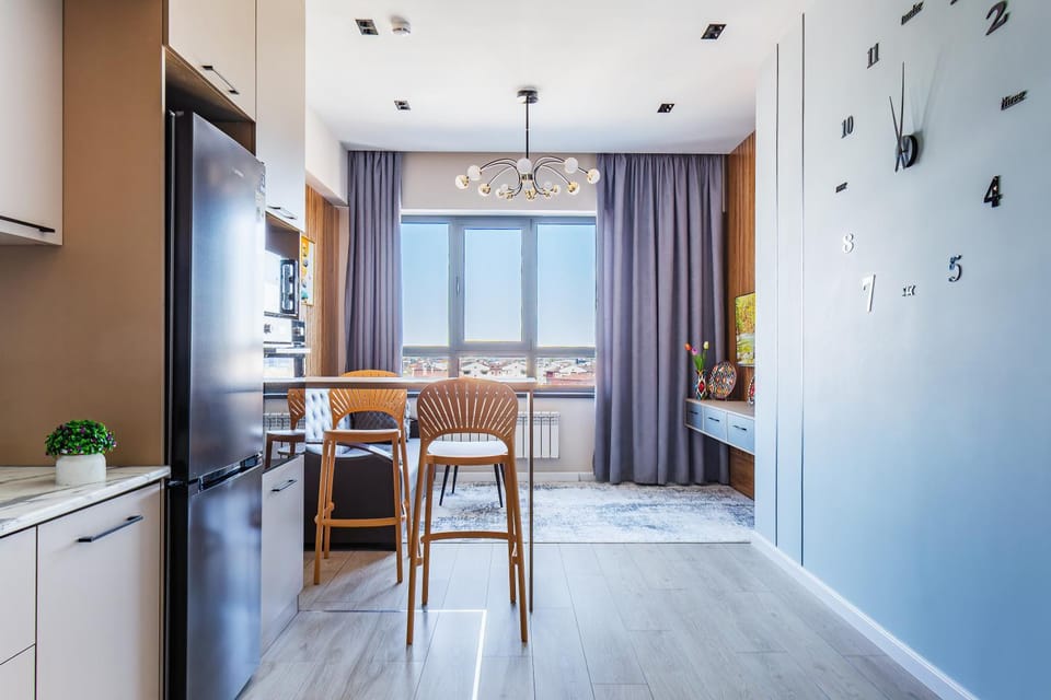 Kitchen or kitchenette, oven